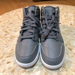 Jordan 1 mid